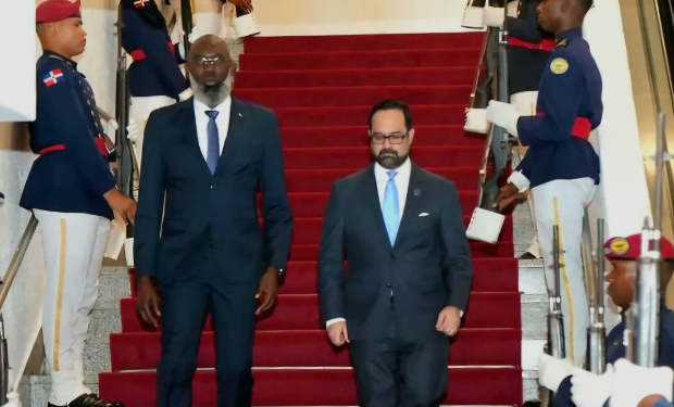 primer-ministro-de-curazao-llega-a-rd-para-asistir-a-juramentacion-de-abinader