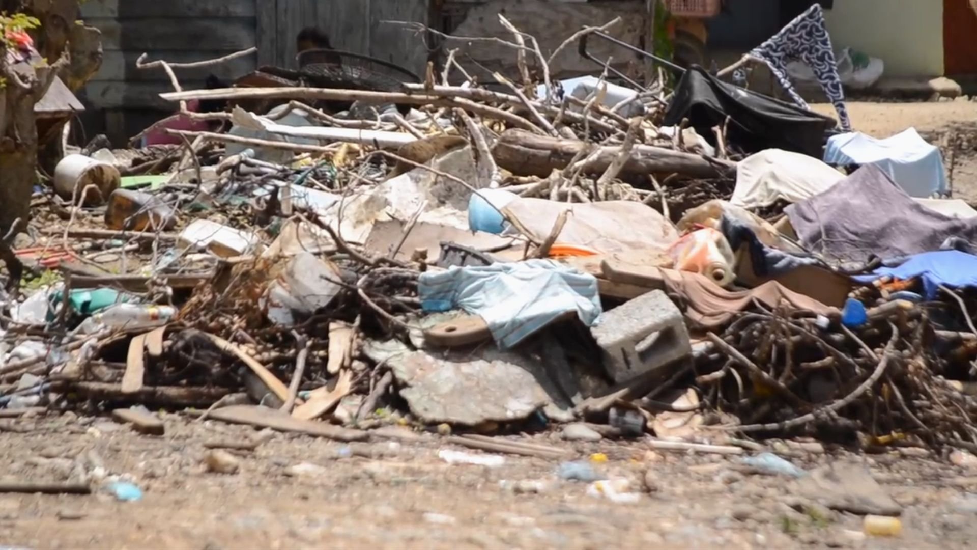 exigen-arreglo-de-calles-en-el-sector-la-40-parte-atras-en-quita-sueno