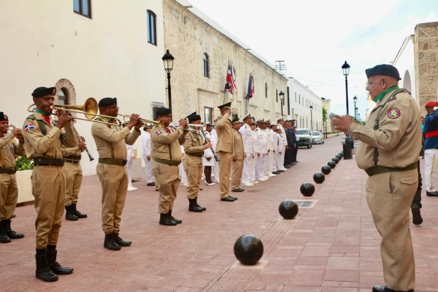 autoridades-civiles-y-militares-rinden-honor-a-los-heroes-de-la-restauracion-en-santiago