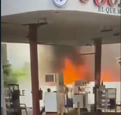 fuerte-incendio-destruye-varias-casa-en-tamboril
