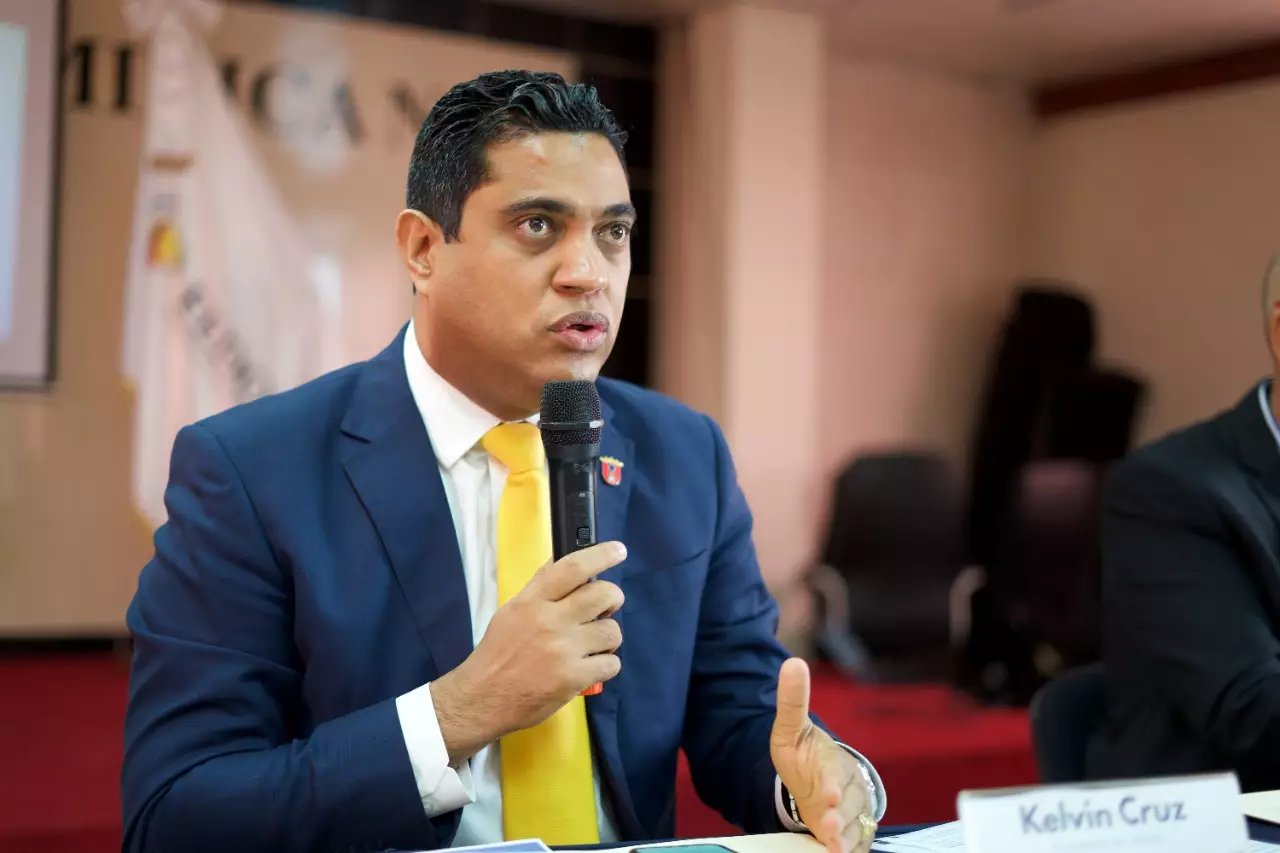 renuncia-formal-de-kelvin-cruz-a-alcaldia-de-la-vega-tras-juramentacion