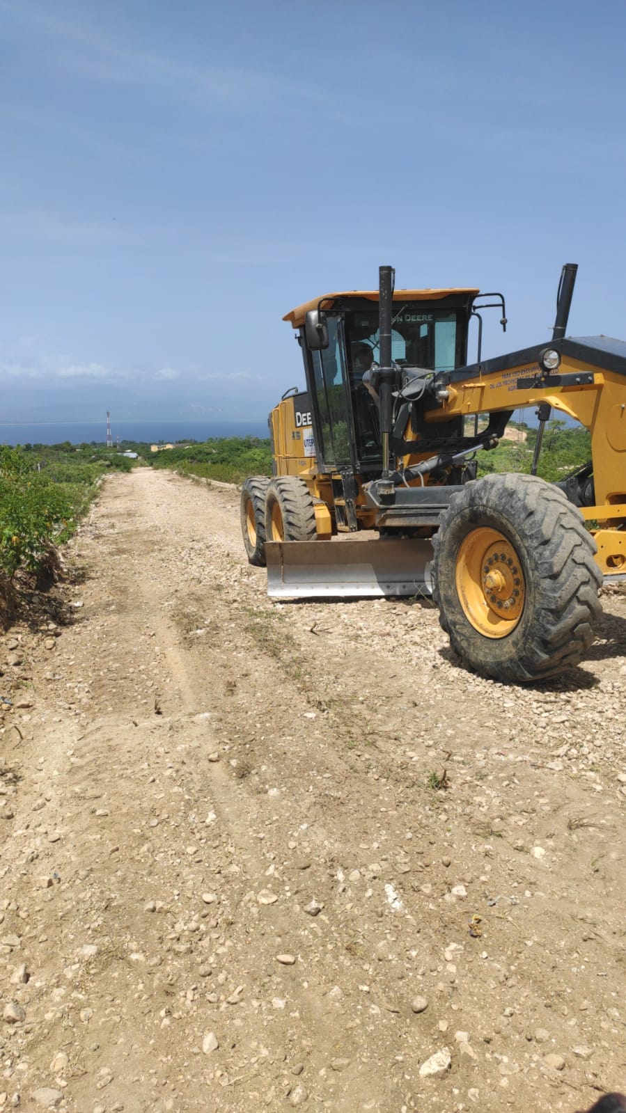 alcaldia-de-postrer-rio-interviene-con-su-mantenimiento,-caminos-vecinales-de-acceso-a-comunidades-agricolas
