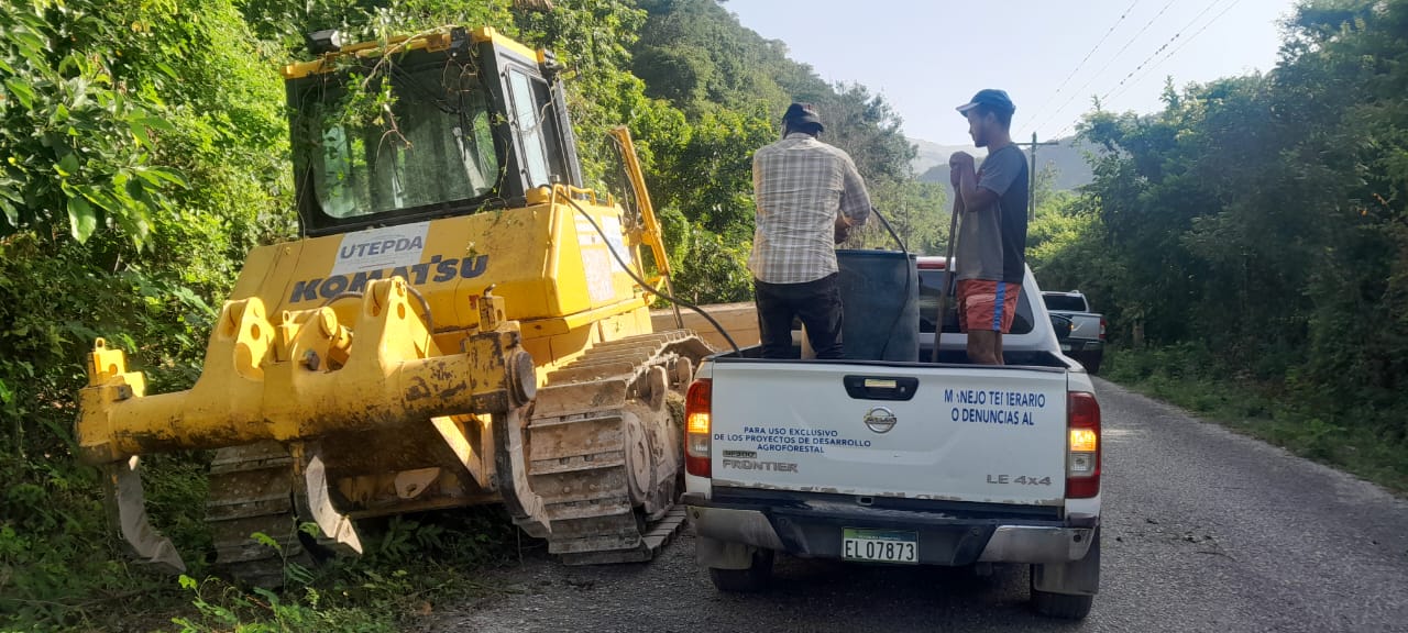 utepda-inicia-trabajos-de-adecuacion-de-tramo-carretero-neiba-el-aguacate,-el-cual-resulto-deteriorado-por-las-lluvias