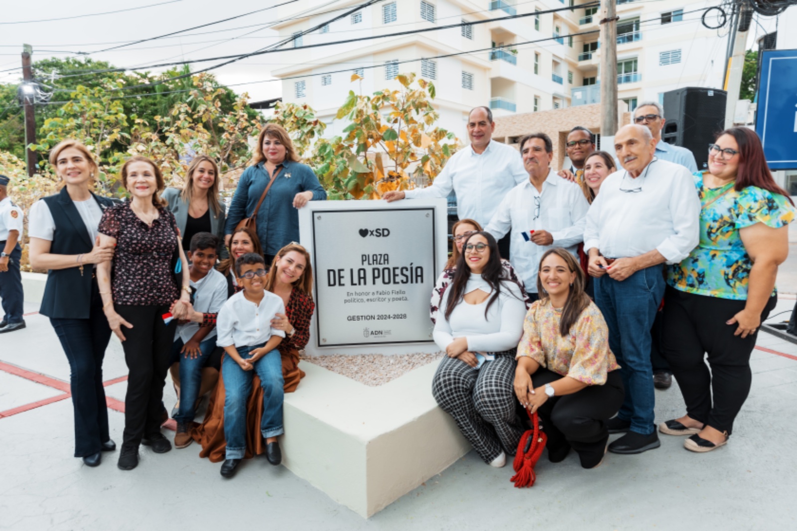 alcaldia-del-distrito-nacional-rescata-plaza-en-honor-a-fabio-fiallo