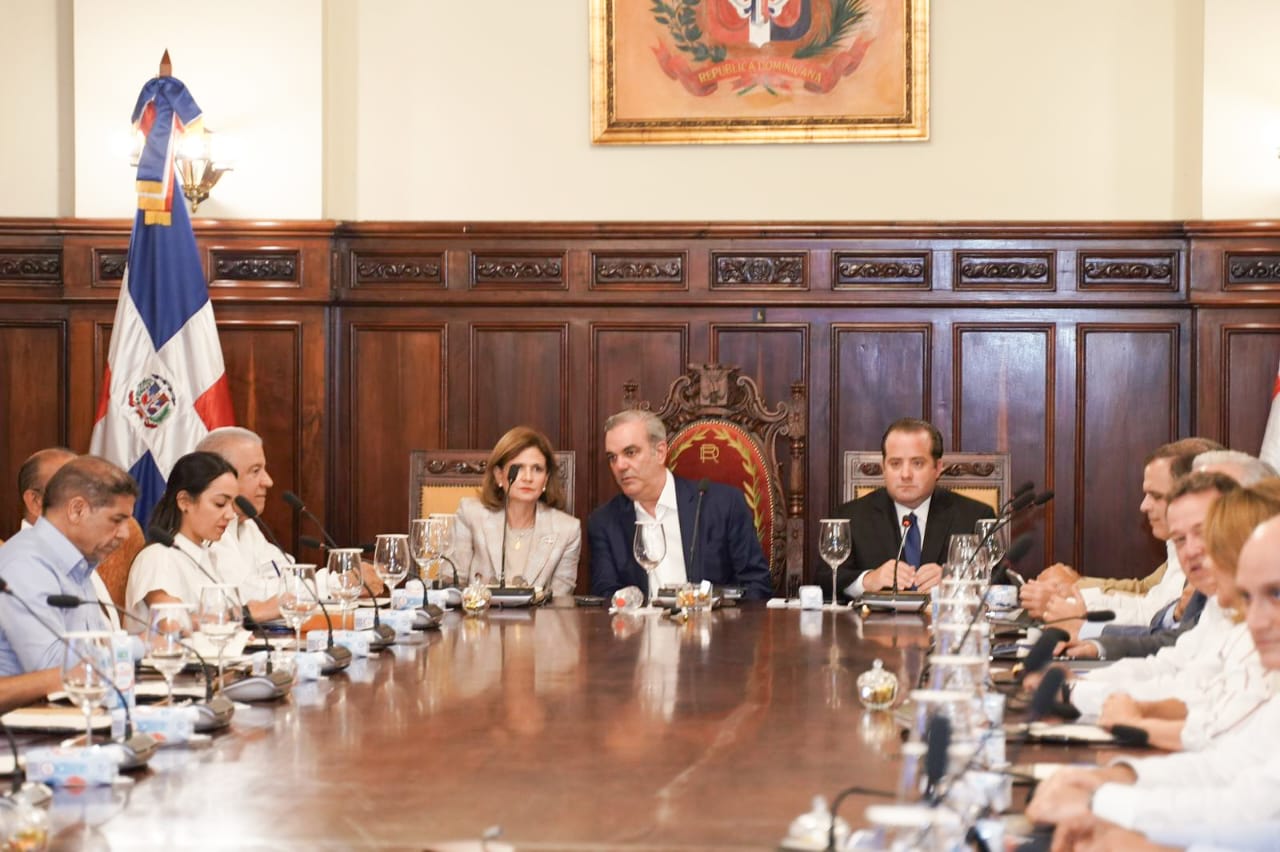 luis-abinader-trata-sobre-la-etica-en-consejo-de-ministros-y-directores