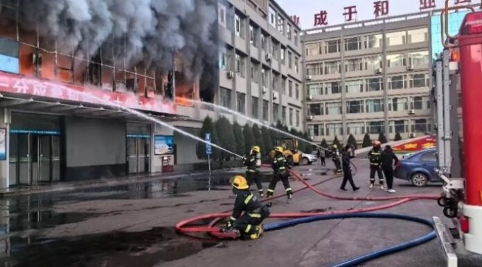al-menos-seis-fallecidos-en-el-incendio-de-una-tienda-en-china