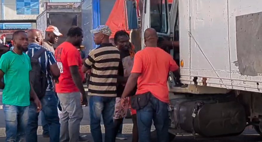 camioneros-haitianos-denuncian-robo-de-vehiculos-por-banda-400-mawazo-en-rd