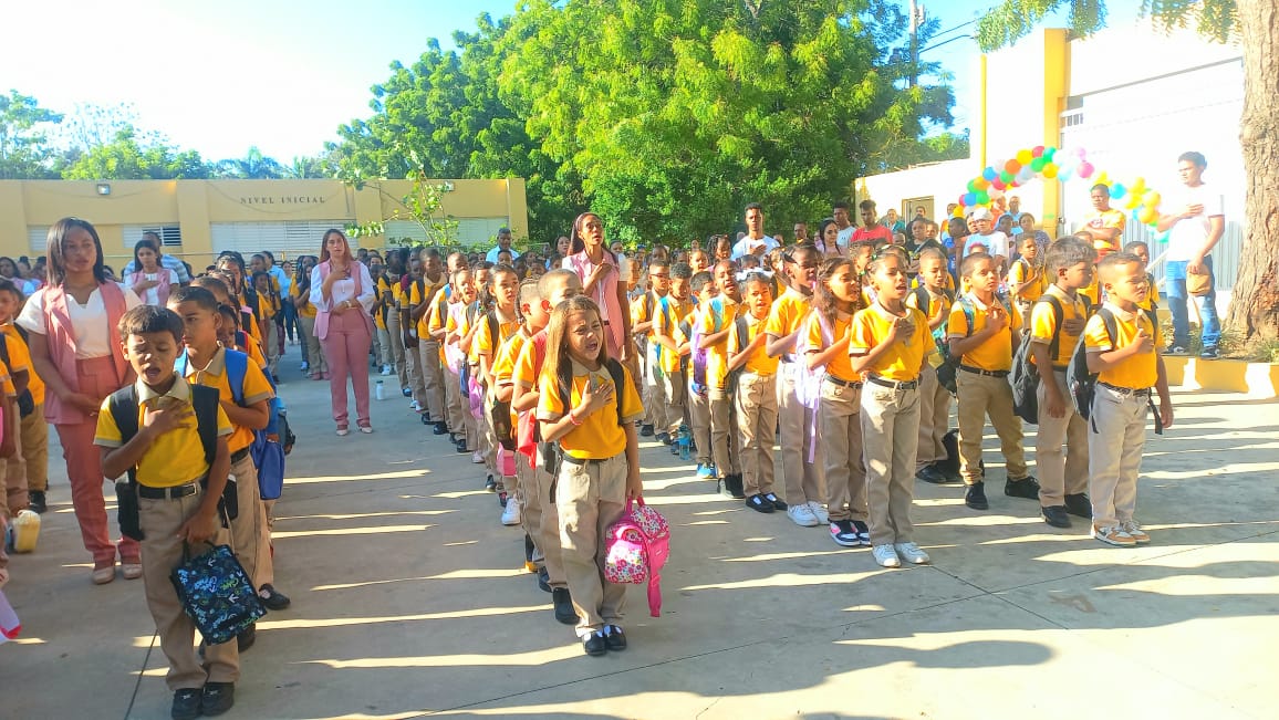 mas-del-83%-de-los-estudiantes-asistio-a-clases-el-primer-dia-del-ano-escolar