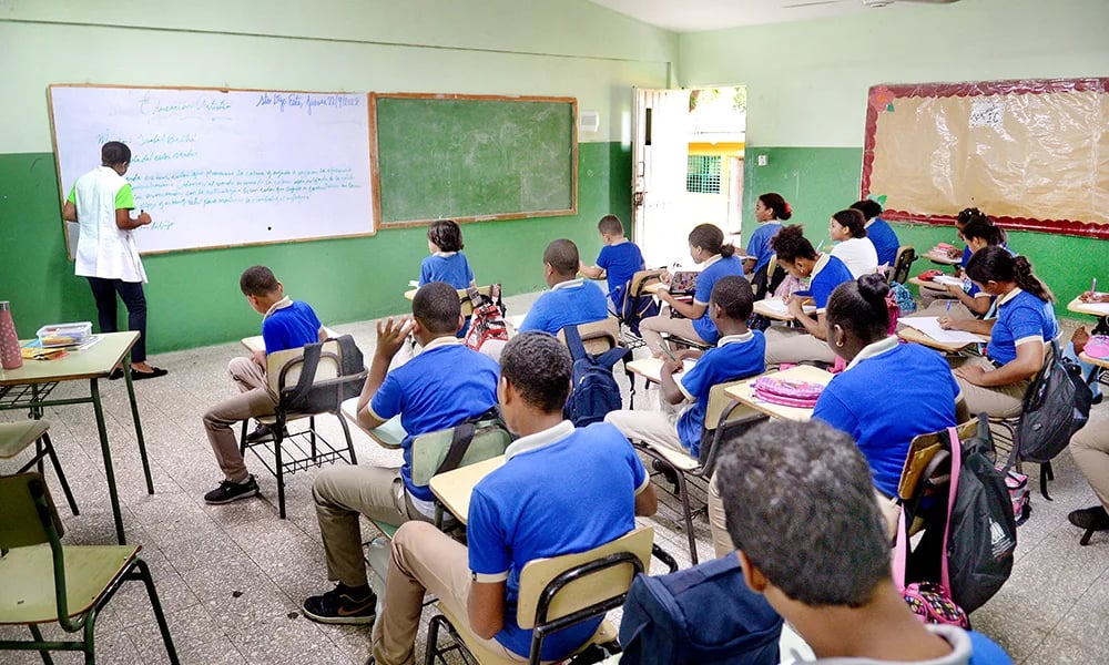 estudiantes-sin-cupos-deben-esperar-mas-de-una-semana-para-ingresar-a-colegios-contratados-por-educacion