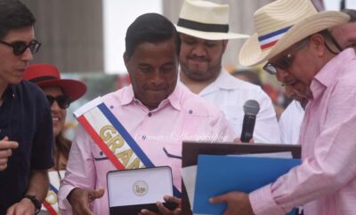 roberto-del-castillo-es-nombrado-gran-mariscal-del-desfile-del-festival-dominicano-de-rhode-island-y-recibe-llave-de-la-ciudad