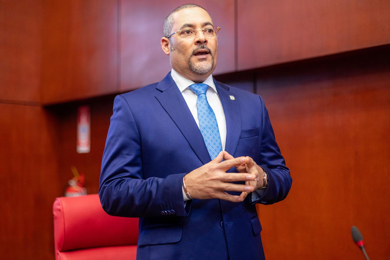 a-doce-dias-de-ser-juramentado-senador-por-la-romana-eduard-espiritusanto-somete-11-iniciativas