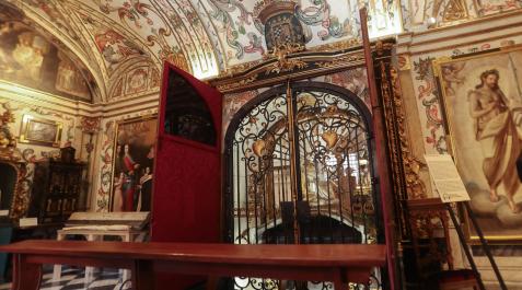 el-cuerpo-de-santa-teresa-sigue-intacto-tras-abrir-sepulcro-110-anos-despues