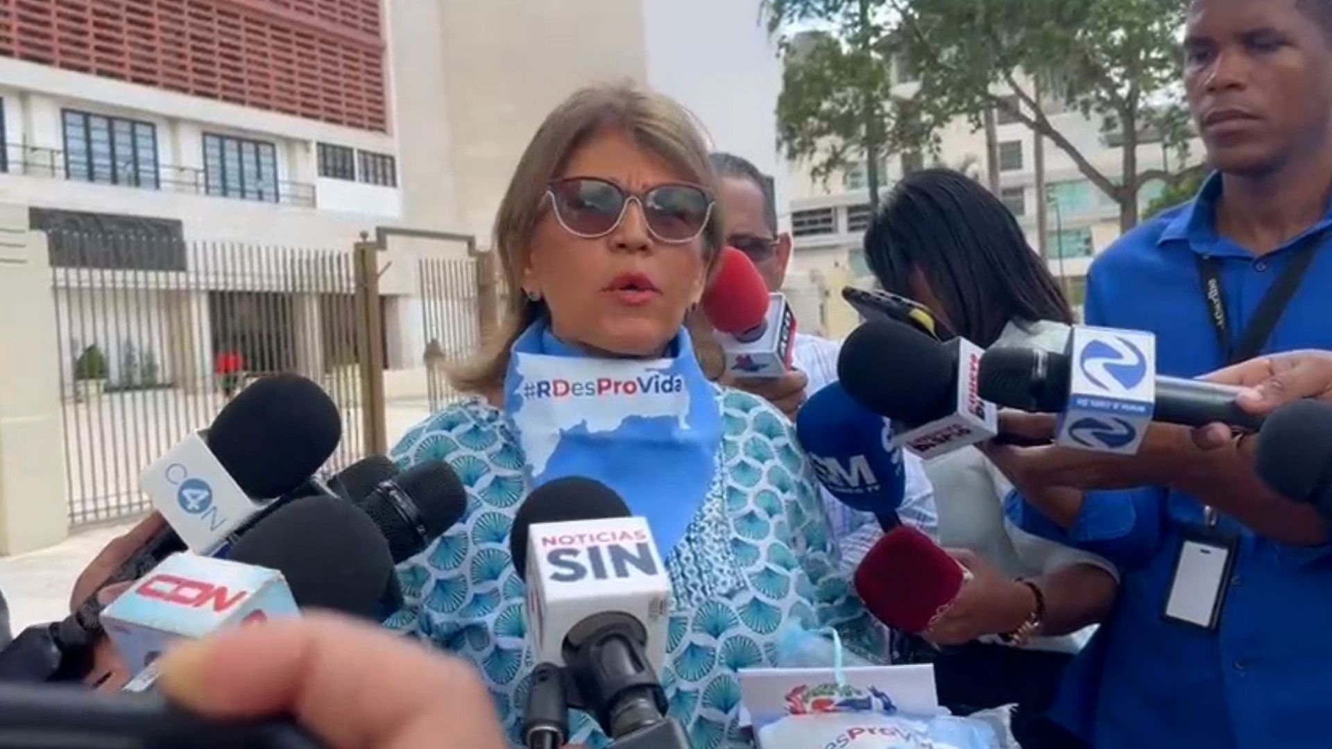 se-trato-de-un-recordatorio-a-los-diputados,-cajita-«provida»-dejada-en-curules