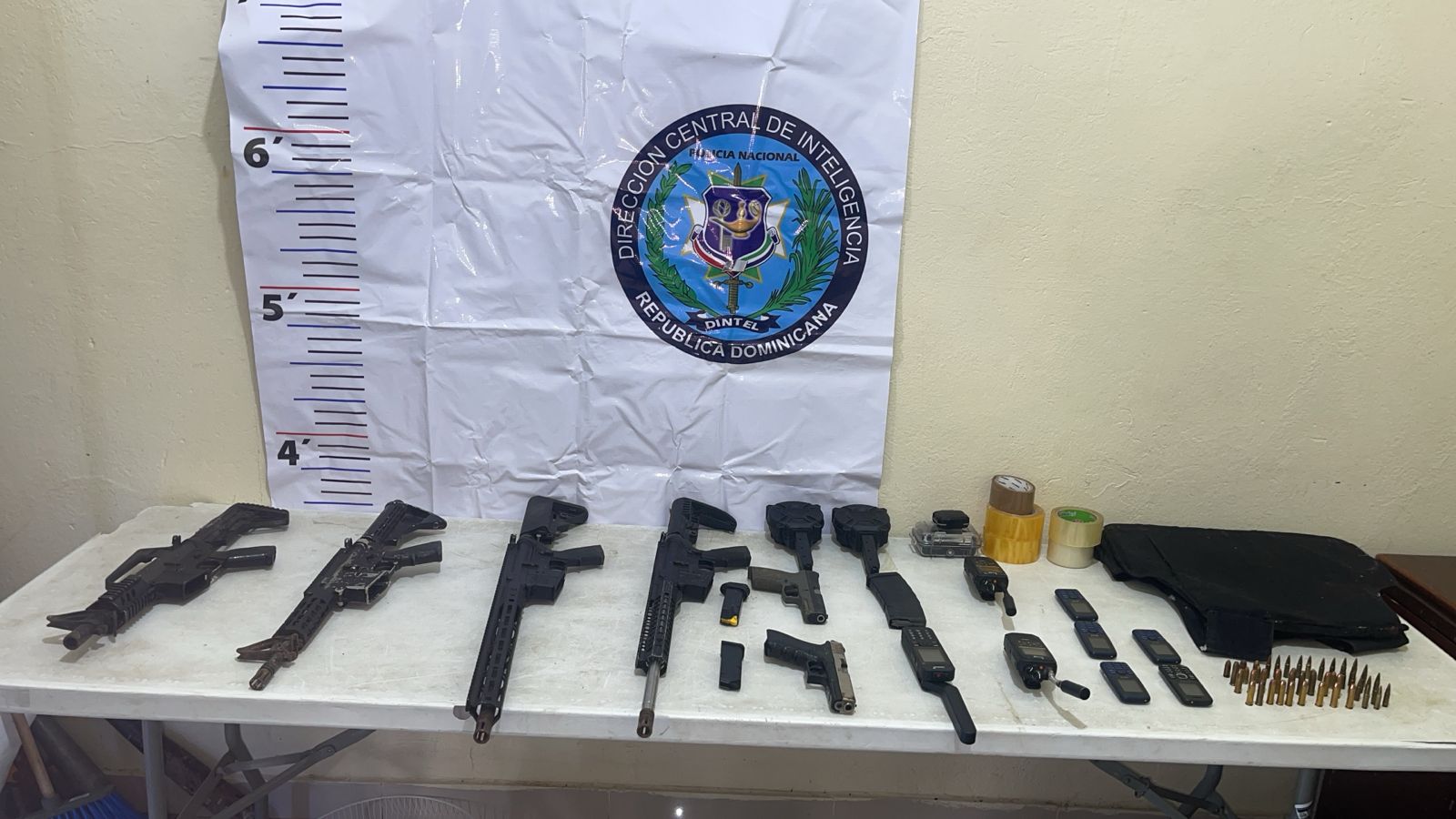 ocupan-cuatro-armas-de-fuego,-un-vehiculo,-una-pasola,-entre-otros-articulos