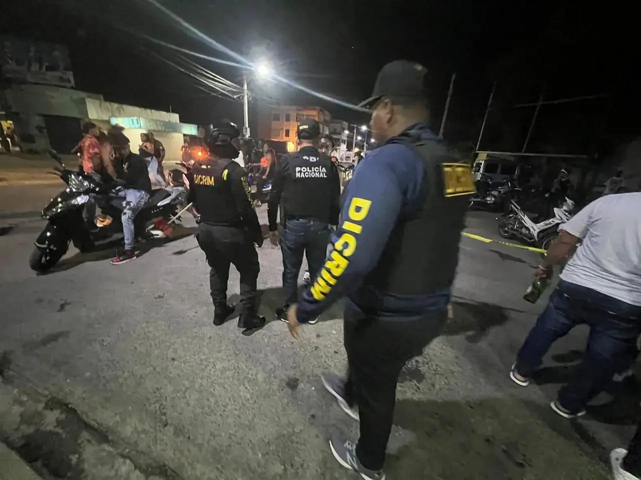 allanamientos-dejan-varias-personas-arrestadas,-entre-ellas-menores-y-ocupan-arma-en-centros-de-diversion