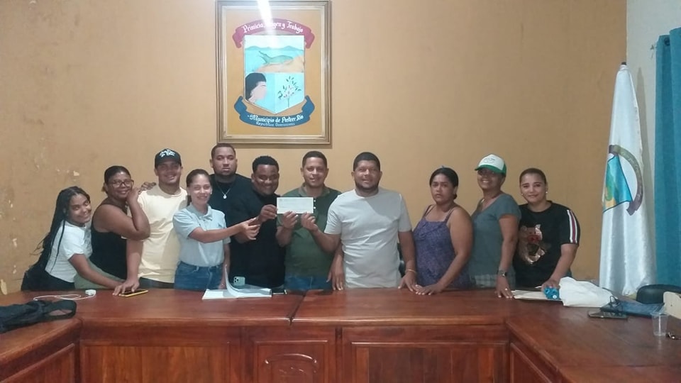 alcalde-de-postrer-rio-entrega-2do-aporte-al-comite-pro-fiestas-patronales-las-mercedes-2024.