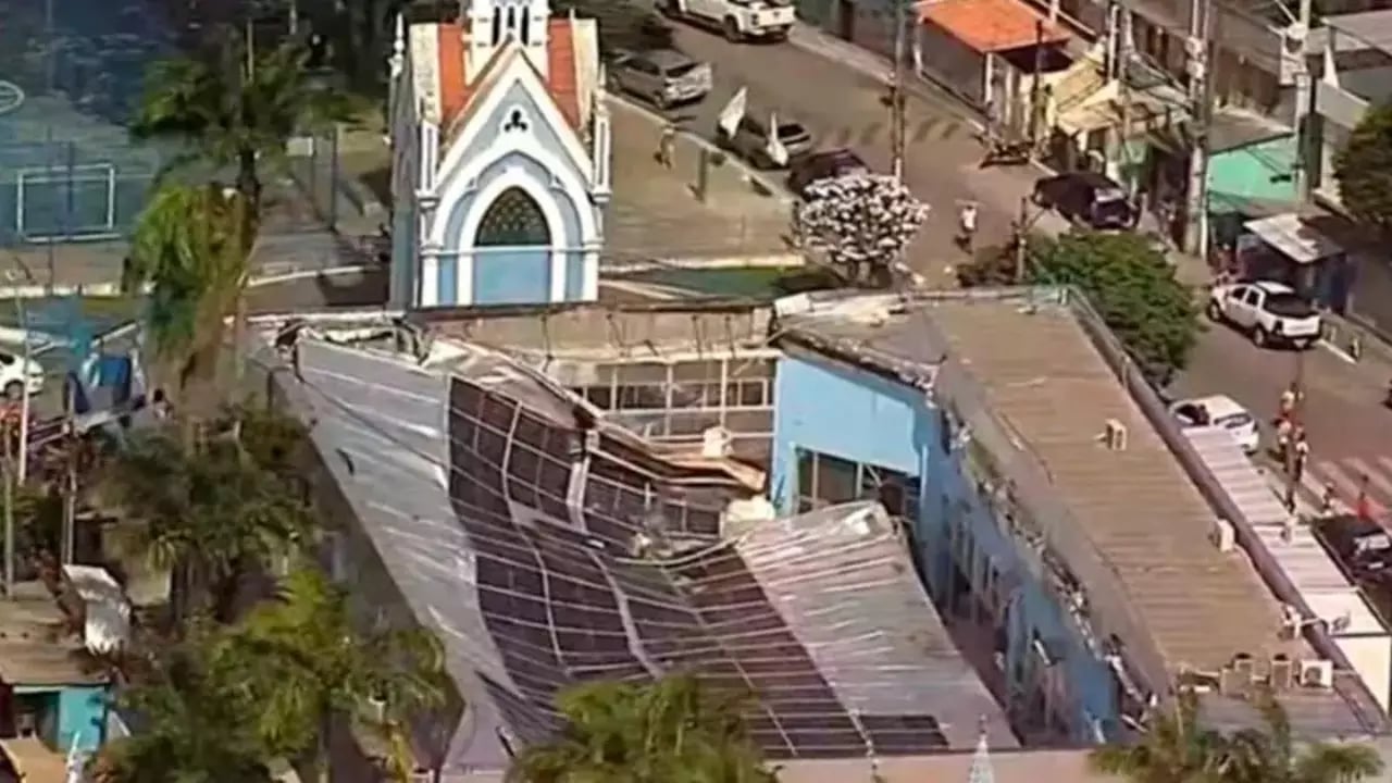 al-menos-dos-muertos-y-17-heridos-al-derrumbarse-el-techo-de-un-santuario-en-brasil