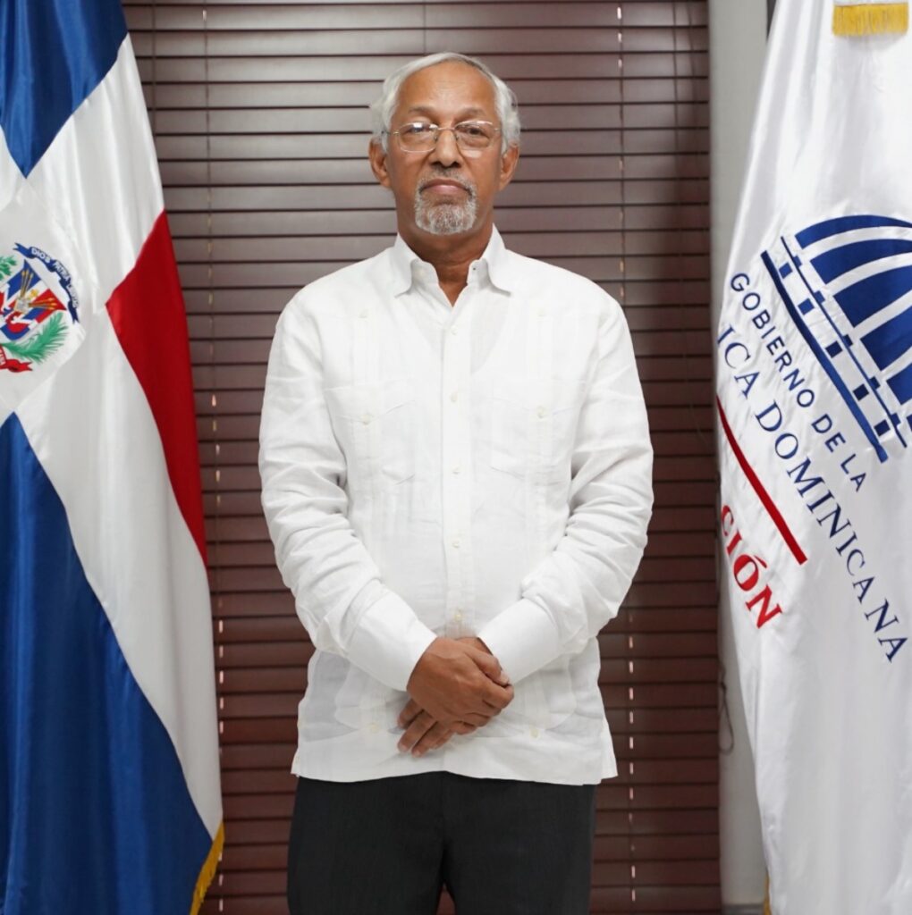 angel-hernandez-afirma-que-solo-dimitiria-si-es-decision-de-abinader