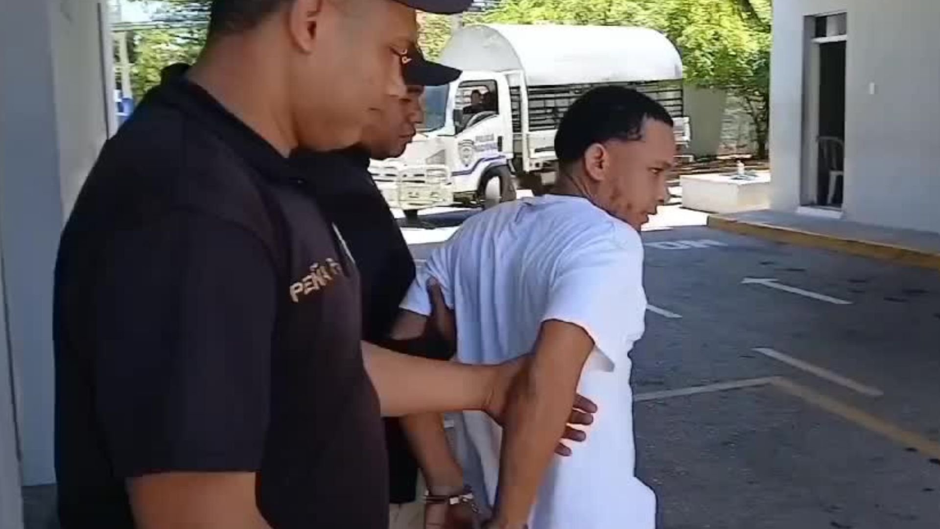 video:-se-entrega-hombre-acusado-de-quitarle-la-vida-a-otro