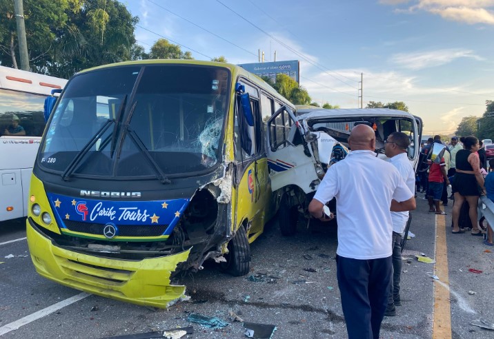 al-menos-cinco-vehiculos-involucrados-en-el-accidente-de-la-autopista-6-de-noviembre