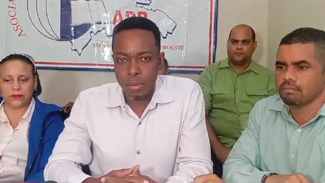 adp-en-santiago-anuncia-paro-de-docencia-desde-manana-martes