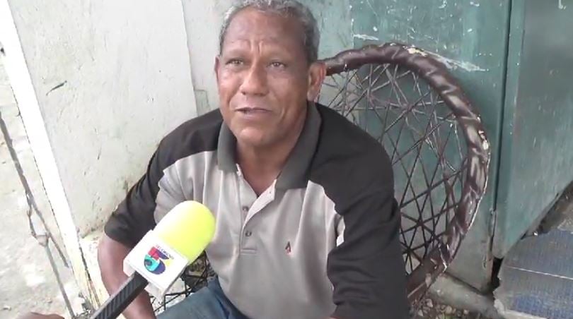 panico-vivieron-residentes-y-comerciantes-en-nagua-tras-incendio-de-vehiculo-en-parqueo-de-supermercado