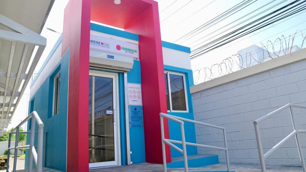 inauguran-farmacia-del-pueblo-en-uasd-de-la-vega-para-beneficio-de-estudiantes-y-comunidad