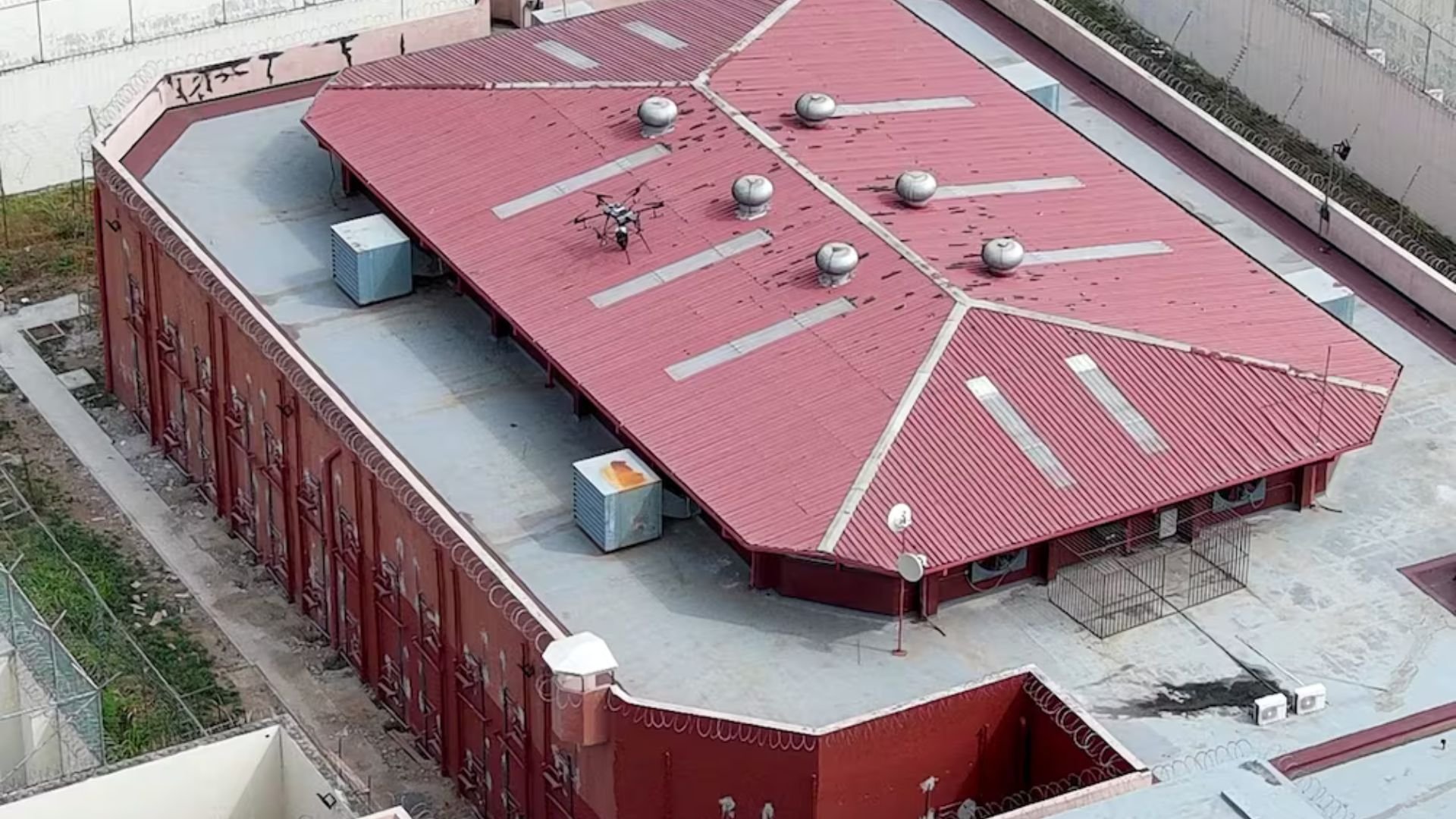 dron-bomba-estalla-en-carcel-la-roca-en-ecuador