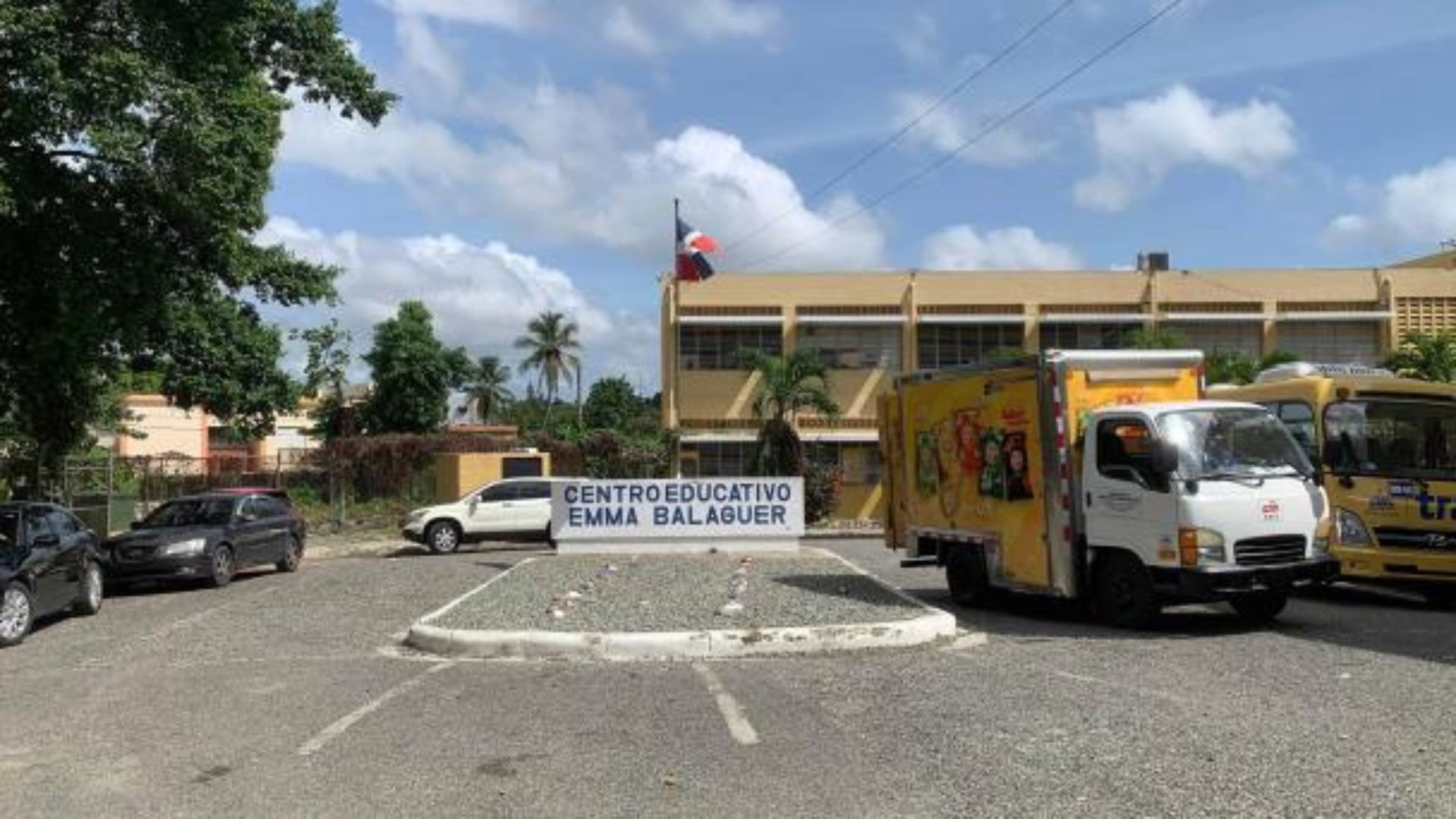 padres-se-quejan-por-falta-de-docentes-en-escuela-emma-balaguer-en-herrera