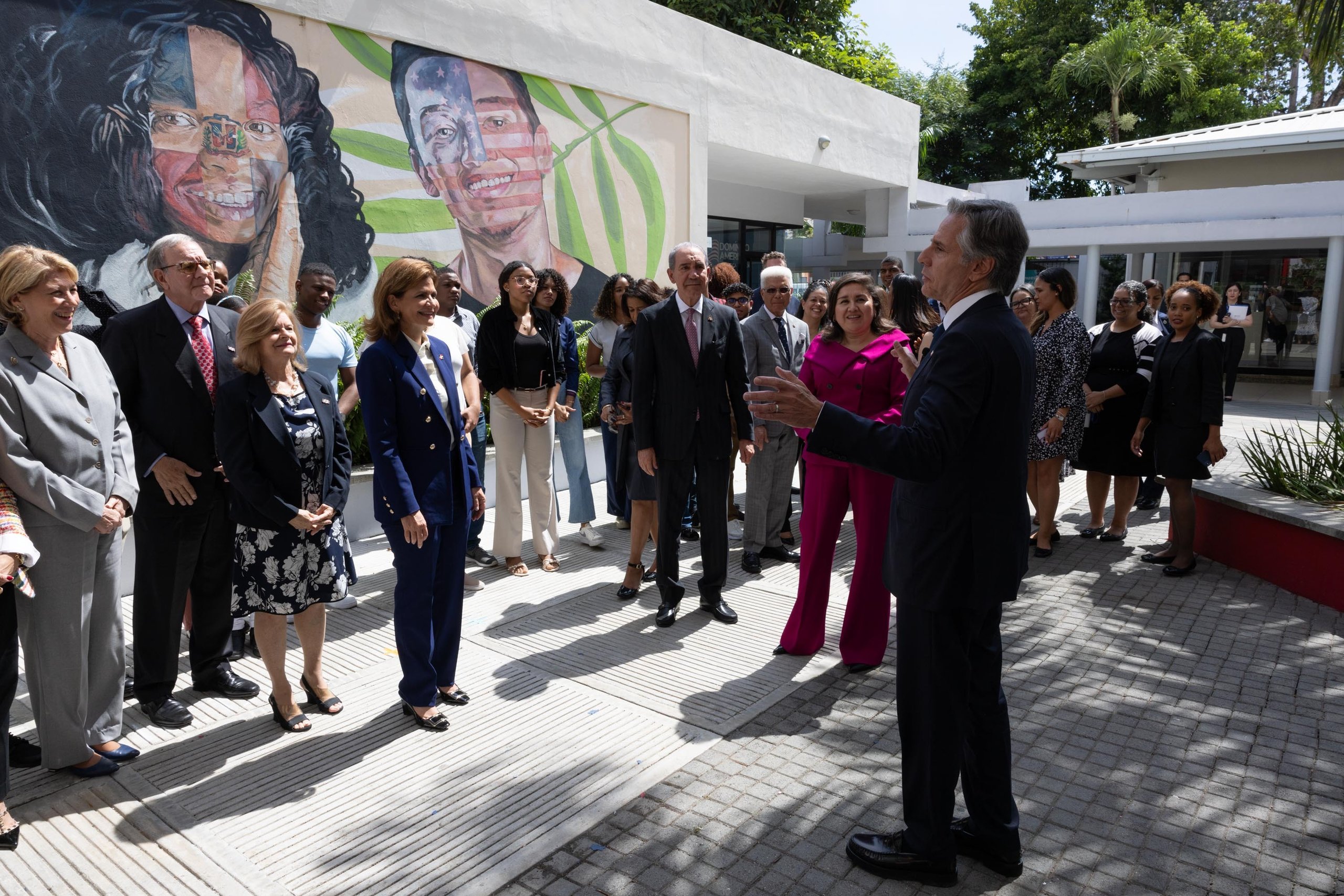 blinken-dice-disfruto-compartir-con-estudiantes-de-ingles-de-inmersion-del-dominico-americano