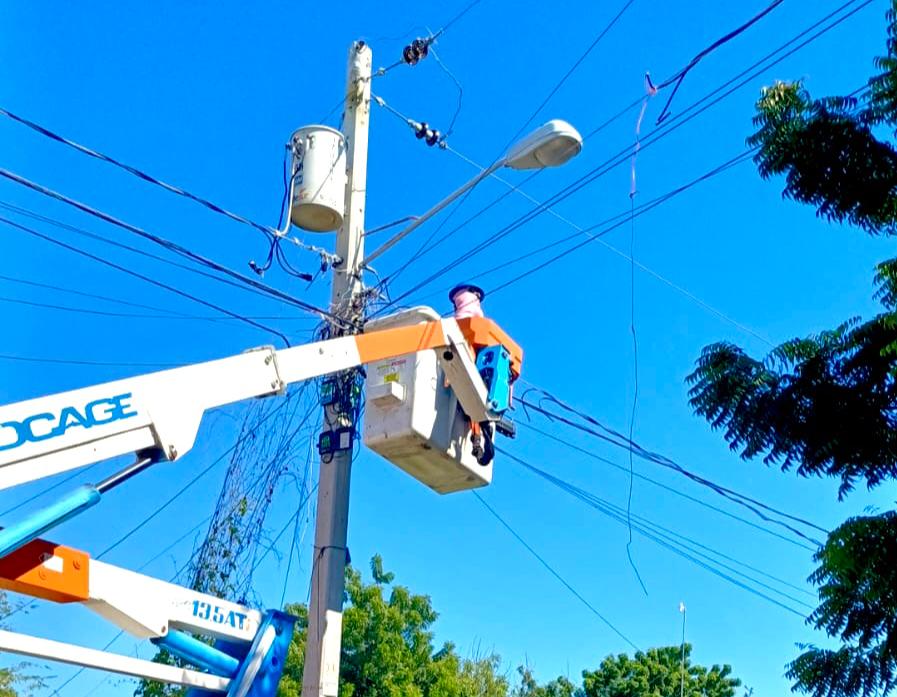 edesur-trabaja-en-restablecer-servicio-afecta-a-duverge-tras-averia-en-las-damas 