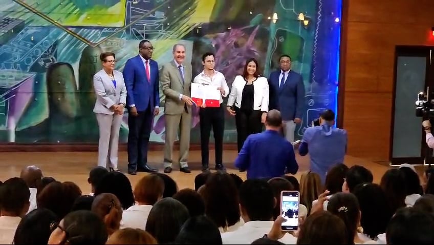 mescyt-entrega-mas-de-600-becas-nacionales-de-posgrado