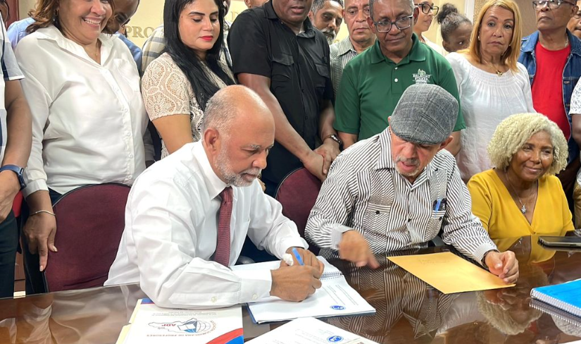 corriente-magisterial-formaliza-inscripcion-de-eduardo-hidalgo-como-candidato-a-la-adp