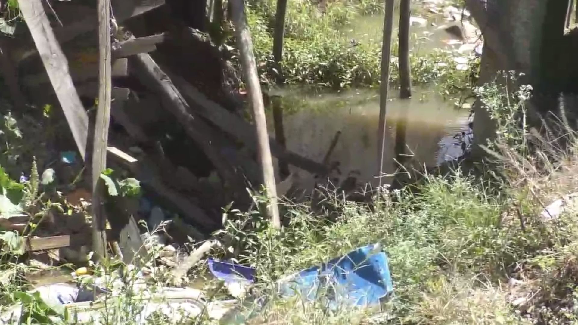 denuncian-contaminacion-y-mal-estado-de-calles-en-sector-el-canal