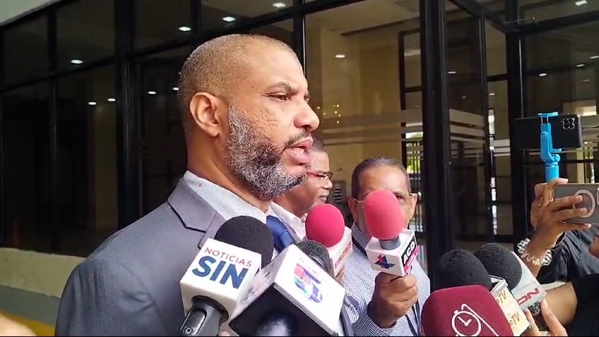 diputado-de-bahoruco-somete-resoluciones-pidiendo-obras-sociales