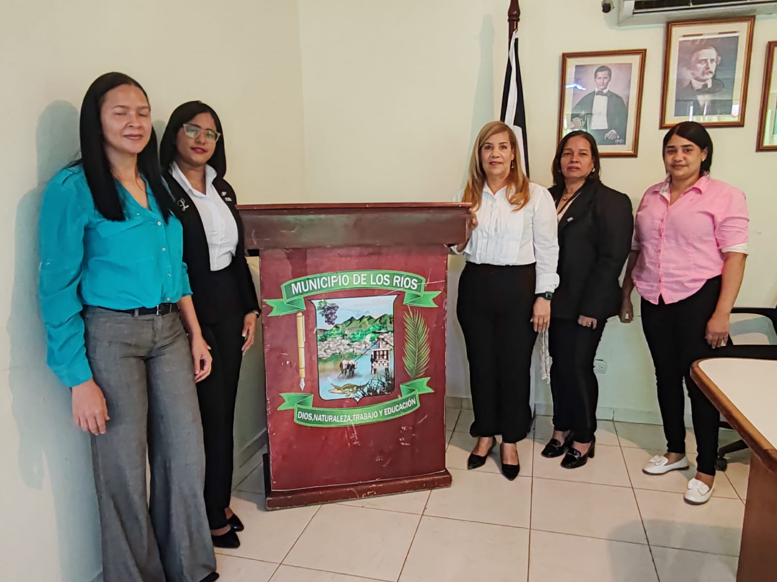 alcaldesa-de-los-rios-recibe-comision-de-tecnicos-en-materia-de-de-estados-financieros-y-contabilidad-del-gobierno-local
