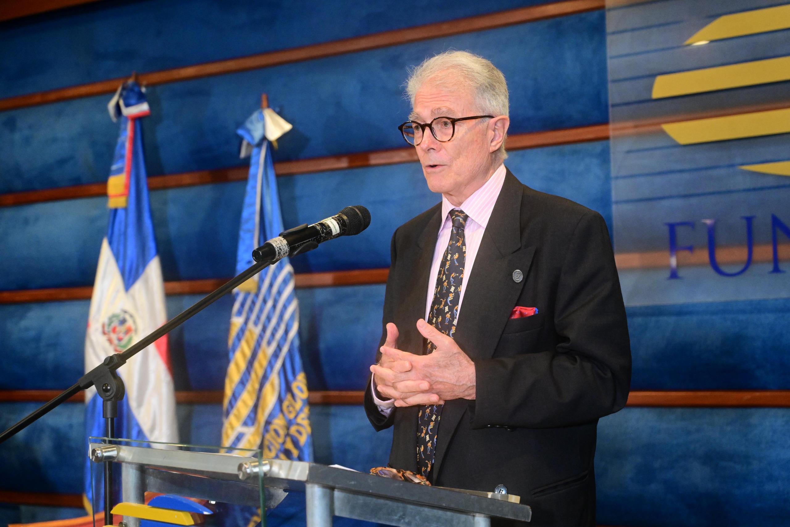 javier-del-rey-morato-dicta-conferencia-en-funglode-sobre-“la-teoria-ludica-de-la-comunicacion-politica”