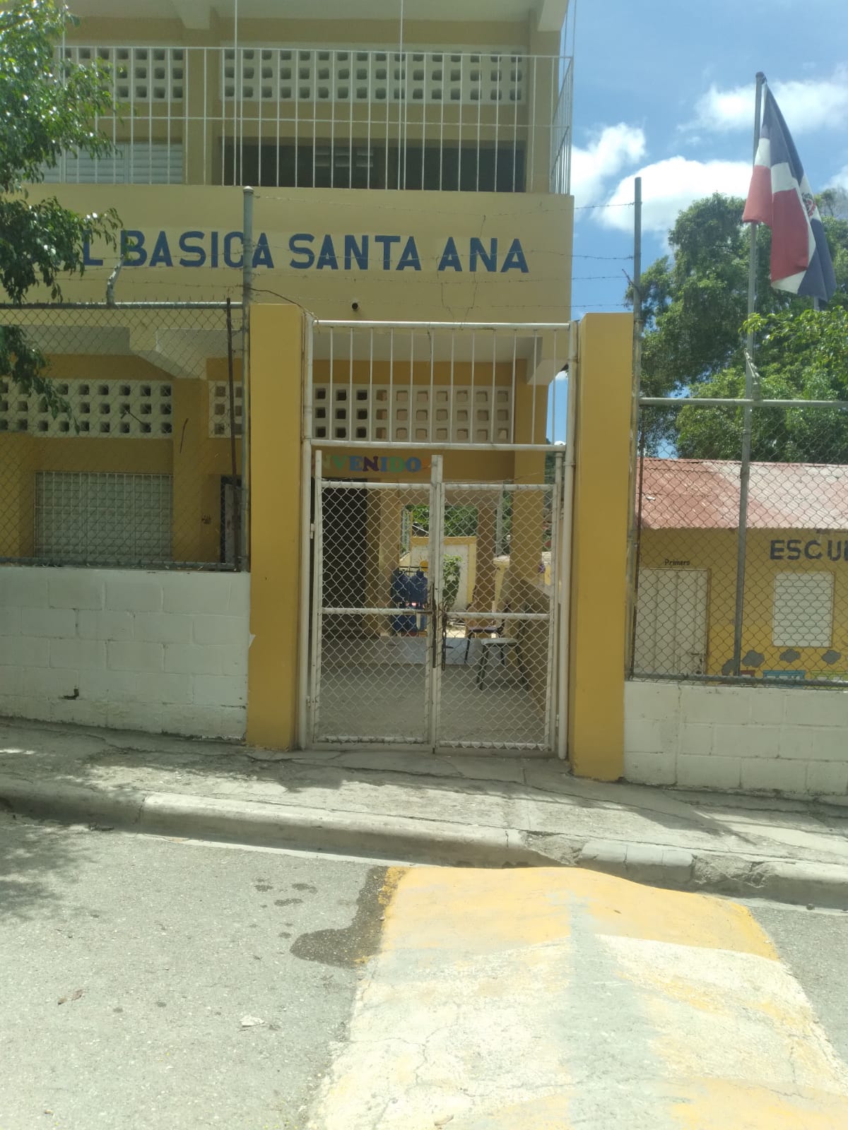 intoxicacion-en-escuela-de-azua-deja-64-afectados;-dos-en-observacion-y-18-permanecen-ingresados-en-hospital