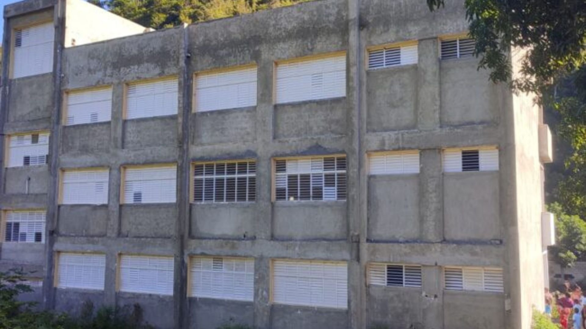 200-estudiantes-no-han-podido-iniciar-las-clases-por-falta-de-centro