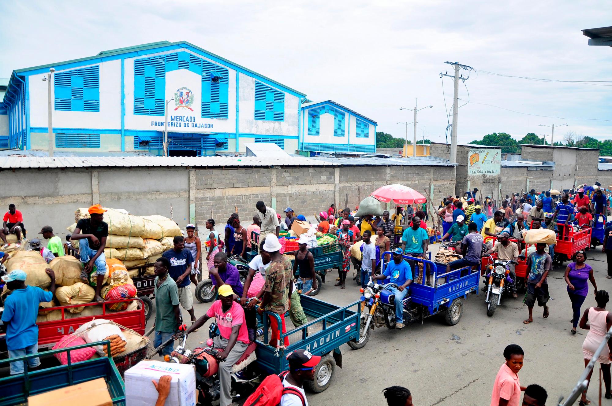 comerciantes-con-opiniones-divididas-por-apertura-de-nueva-pasarela-entre-dajabon-y-juana-mendez