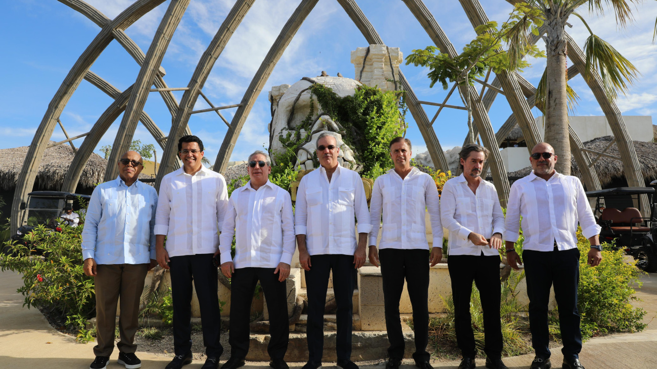 abinader-asiste-a-apertura-oficial-del-parque-acuatico-tematico-el-dorado-park
