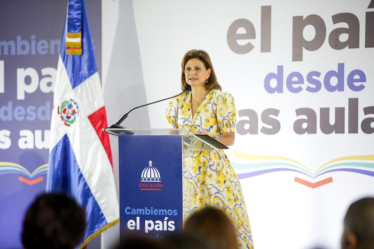 raquel-pena-inaugura-escuela-y-caipi-en-sdn