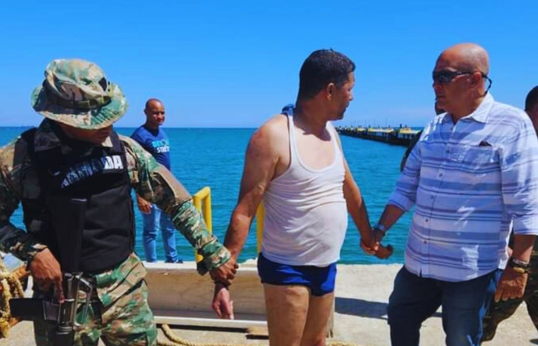 rescatan-hombre-en-puerto-plata-que-se-habria-lanzado-“borracho”-al-oceano-atlantico