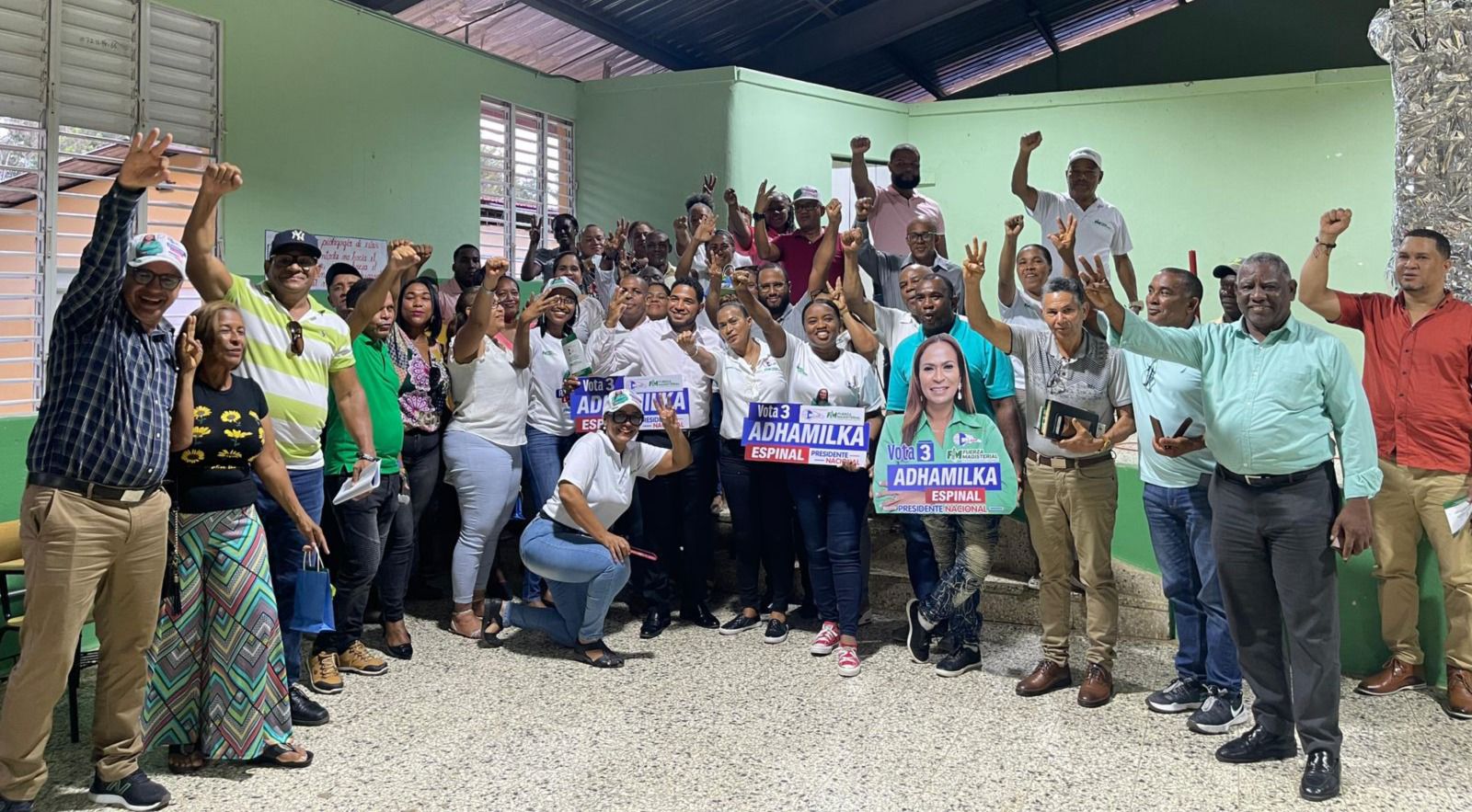 adhamilka-espinal-recibe-amplio-respaldo-de-docentes-en-recorridos-por-el-sur-del-pais