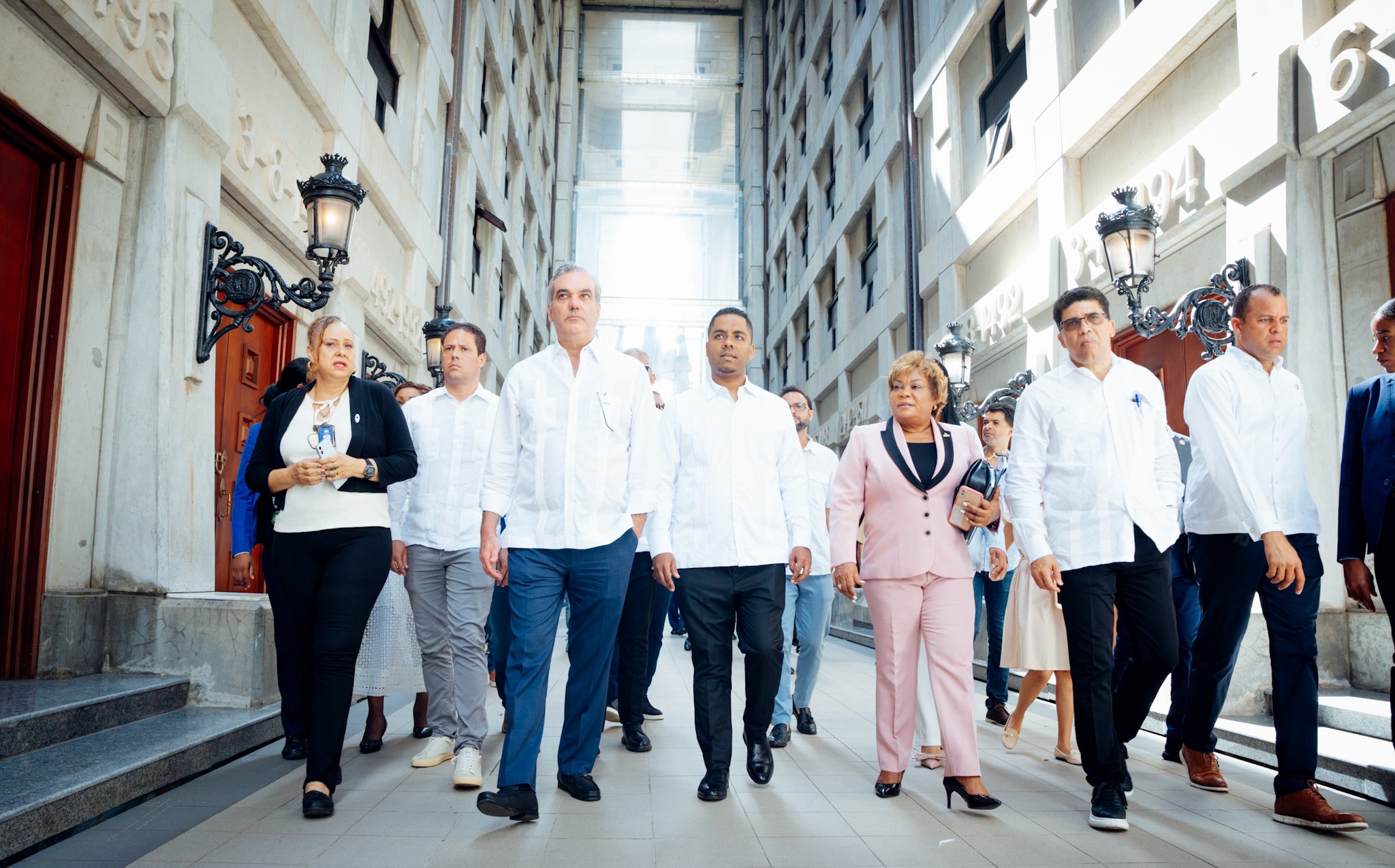 luis-abinader-supervisa-remozamiento-del-faro-a-colon