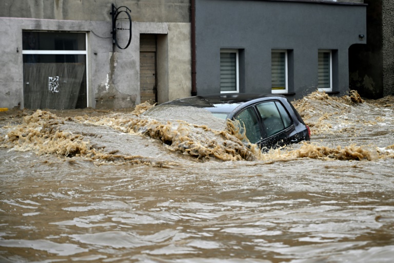 video:-tormenta-boris-deja-13-muertos,-6-desaparecidos-y-miles-de-desplazados-por-inundaciones-en-europa-del-este