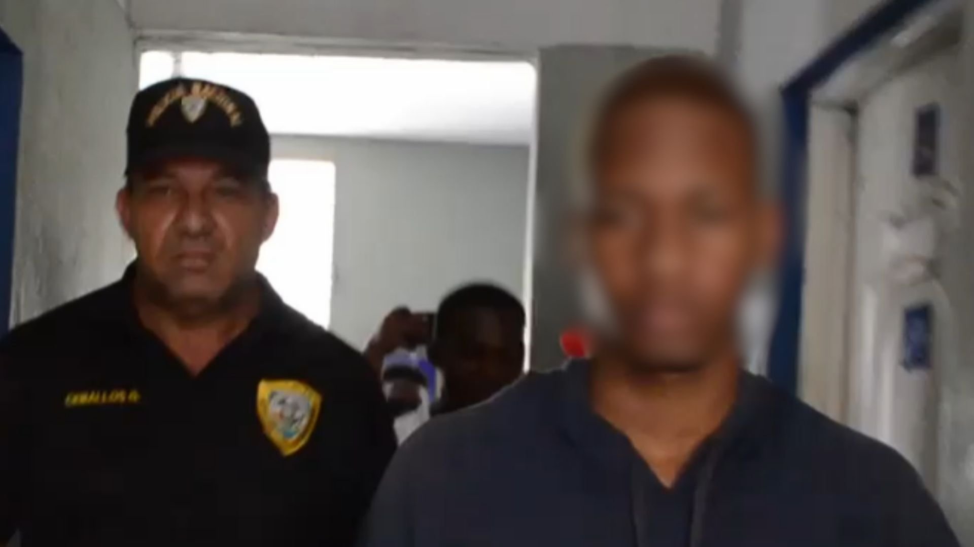 familiares-de-adolescente-vinculado-en-muerte-de-hombre-en-haina-lo-entregan-a-las-autoridades
