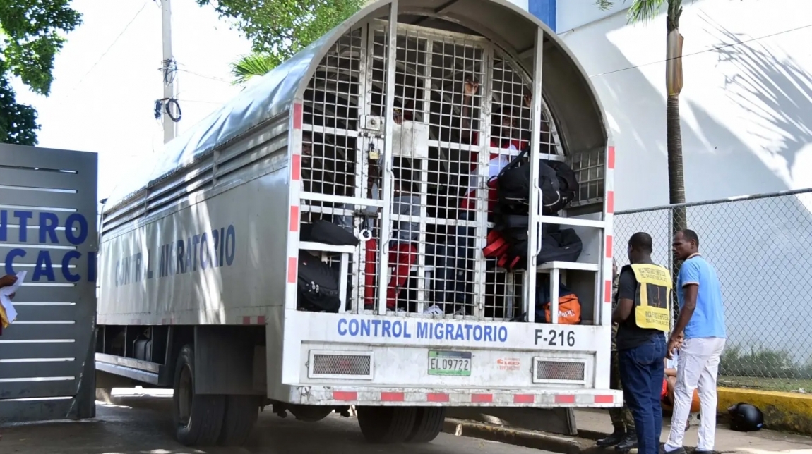 migracion-repatria-cientos-de-haitianos-por-la-frontera-de-elias-pina