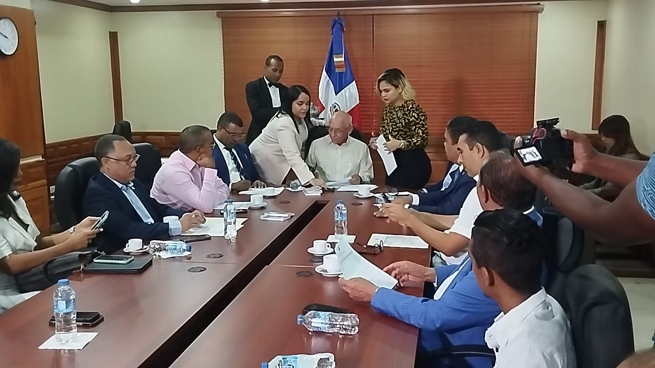 senadores-fronterizos-llaman-al-presidente-a-terminar-la-verja-perimetral-ante-el-robo-de-ganado