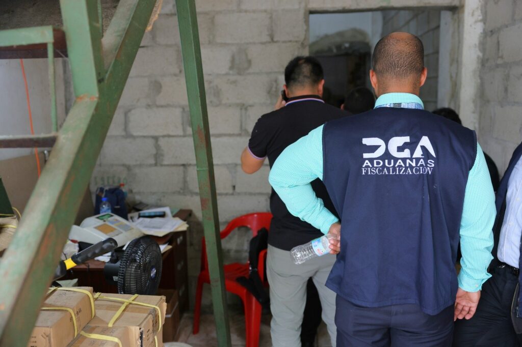 aduanas-y-dgii-fiscalizan-importadoras-chinas-por-posibles-delitos-tributarios